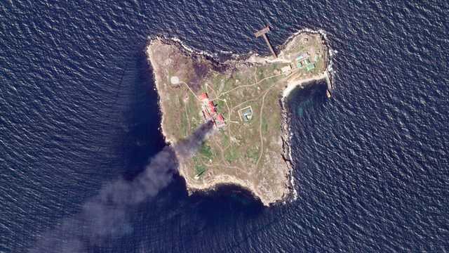 Россия оправдывает потерю Змеиного и уверяет, что контролирует остров