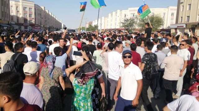Узбекистан охватили массовые протесты: чего хотят митингующие
