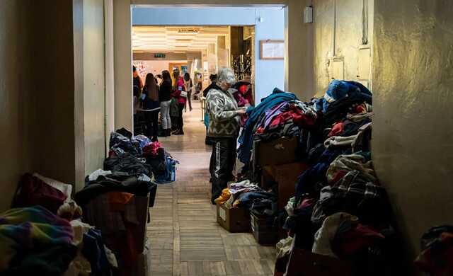 На западе Украины переселенцев собираются выселять из школ в новые места проживания