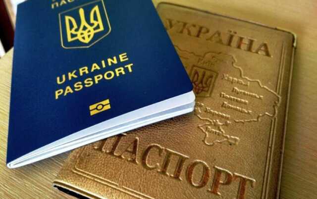 В Польше запустили пилотный проект по изготовлению ID-карточек и загранпаспортов для украинцев