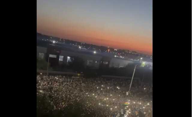 В Узбекистане тысячи людей вышли к зданию администрации охваченного протестами региона