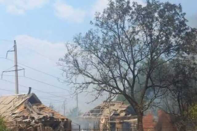 Оккупанты устроили мощный обстрел Славянска, под удар попали дома