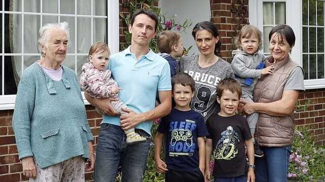 Многодетную семью украинских беженцев выгнали из дома в Великобритании