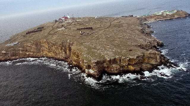 Отступление россиян со Змеиного: появились новые фото эвакуации