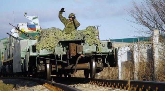 Боятся контрнаступления: враг переместил из Крыма в Херсонскую область 17 вагонов с боеприпасами