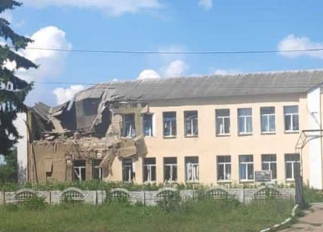 Оккупанты нанесли удары с вертолетов по Сумщине: разрушена школа