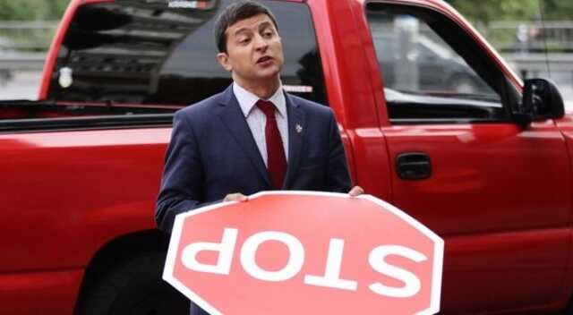 На аукцион выставили знаменитое авто Зеленского из сериала "Слуга народа"