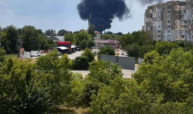 В оккупированном Херсоне вспыхнул мощный пожар