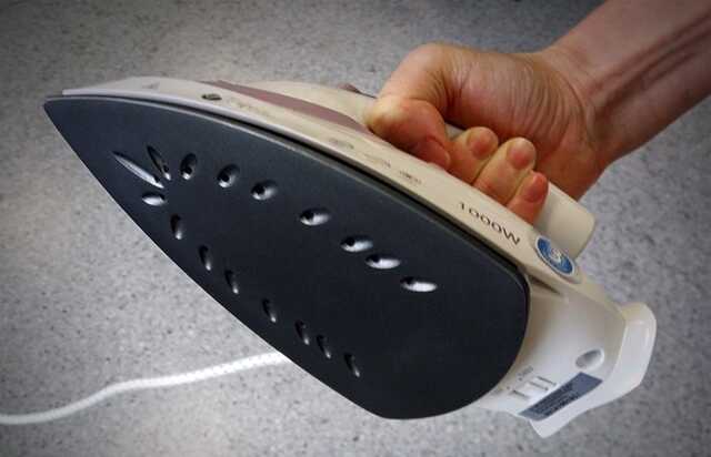 В Киеве рецидивист едва не забил утюгом до смерти знакомого