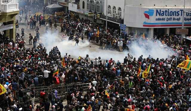 Протестующие подожгли дом премьера Шри-Ланки