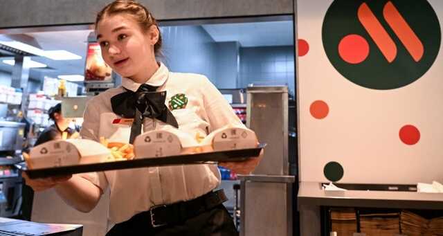 Булки с плесенью и насекомые в бутербродах: посетители жалуются на российского наследника McDonald’s