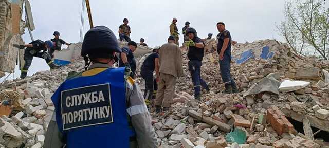 Под завалами дома в Часовом Яру могут находиться еще более 20 человек