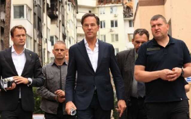 Премьер Нидерландов прибыл в Украину с визитом: посетил Бородянку, Бучу и Ирпень