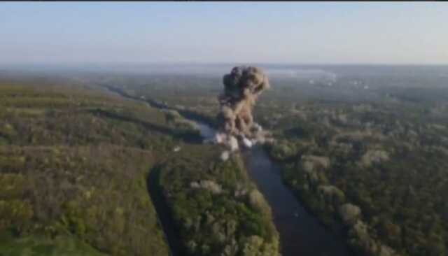 Бойцы ВСУ подорвали важный мост на Луганщине