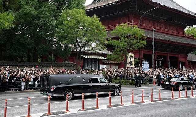 В Японии с почестями похоронили Синдзо Абэ: бывший премьер-министр стал жертвой покушения
