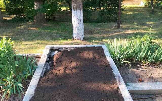 В Полтавской области снесли памятник, посвященный "борцам за власть советов"