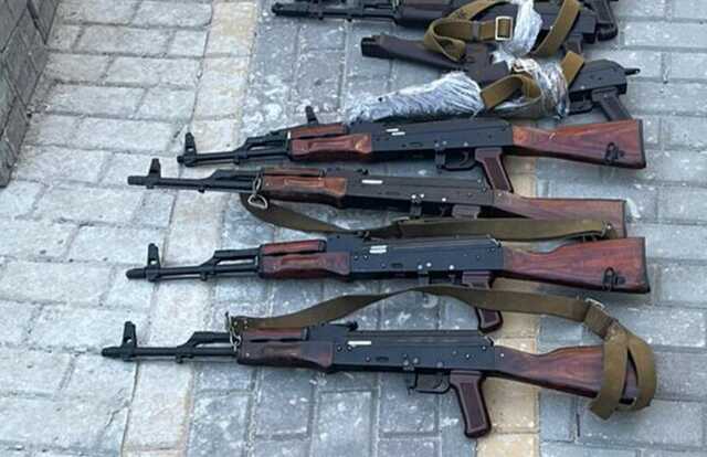 Выдавали себя за правоохранителей: СБУ задержала торговцев оружием