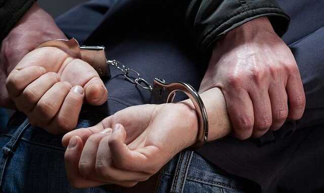 В Киеве задержали мужчину, который развращал свою 14-летнюю родственницу