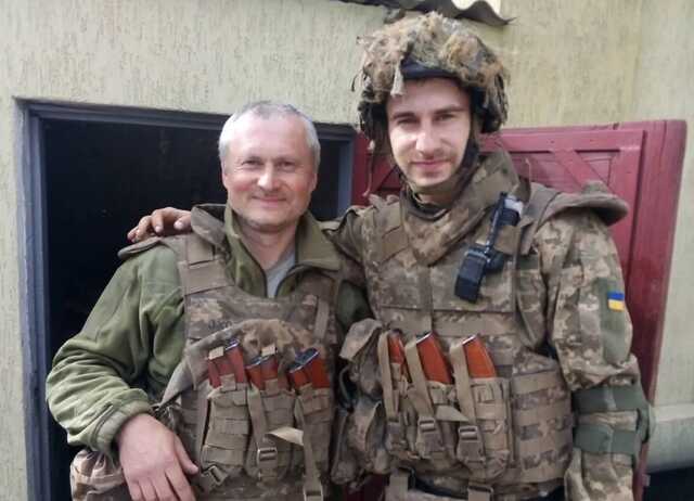 Прошли вместе много боев: отец вынес из-под обстрела тело погибшего сына-защитника Украины