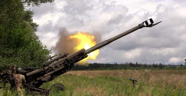 До 80 снарядов в сутки: украинские военные показали, как работает 155-мм гаубица M777