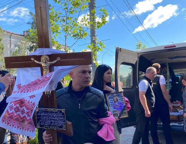 В Виннице началось прощание с 4-летней Лизой, убитой ракетой оккупантов