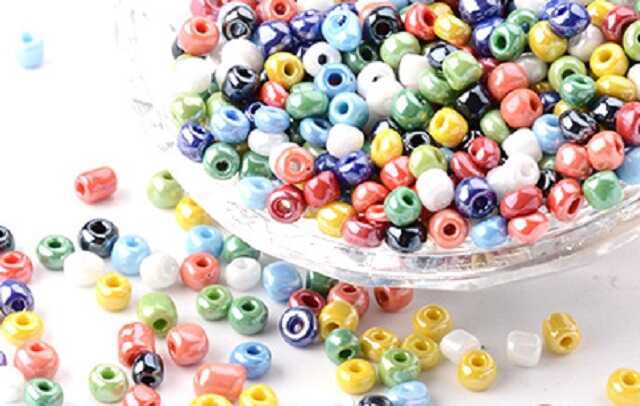 В Броварах девочки продавали украшения из бисера: 50% выручки пойдет на нужды ВСУ