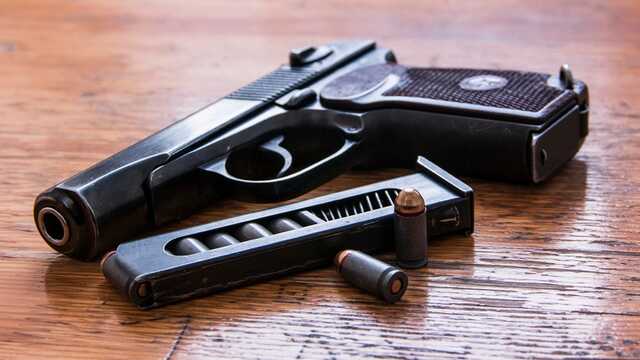 Зеленского просят запретить легализацию оружия в Украине