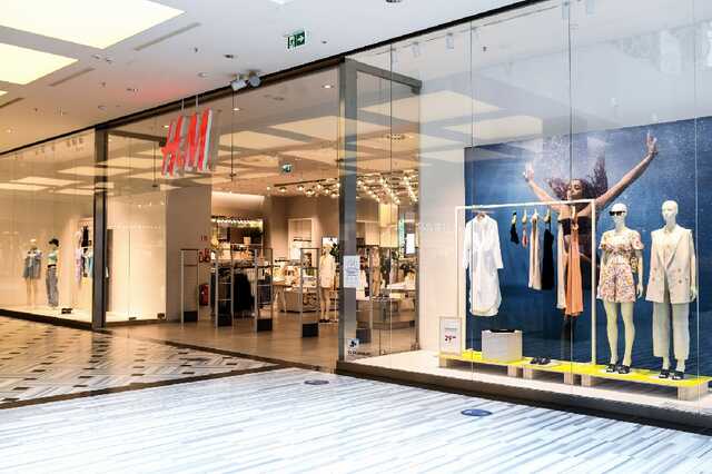 H&M, який пішов з Росії, знову відкриє магазини в Білорусі