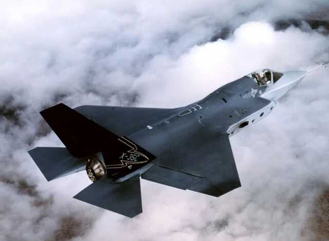 Сенат США закликав Пентагон надати Україні винищувачі