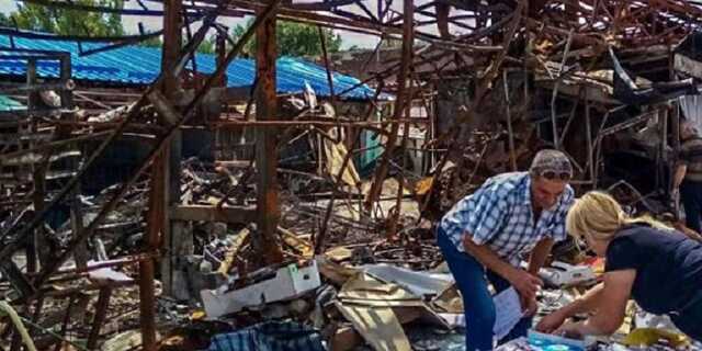 Дончане показали, что сейчас продают на сгоревшем из-за обстрела ж/д рынке