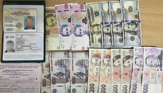 Из Украины не выпустили 31-летнего "пенсионера": мужчина пытался подкупить пограничников рублями