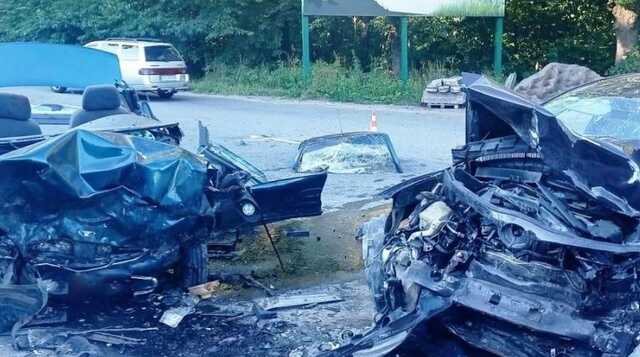 Машини перетворилися на брухт: в ДТП під Вінницею трагічно загинуло подружжя