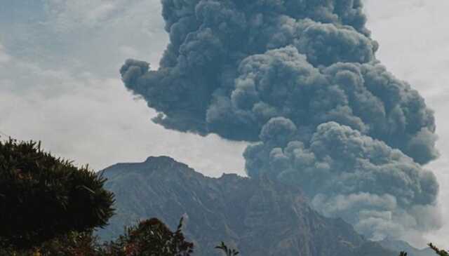 На японському Кюсю сталося виверження вулкану