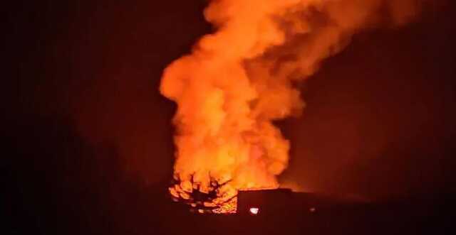 Войска РФ ударили ракетами по Днепру, после взрывов начался пожар