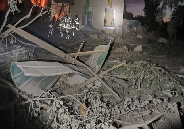 Окупанти вночі вдарили по Чугуєву, зруйновано школу і будинок культури, де перебували люди