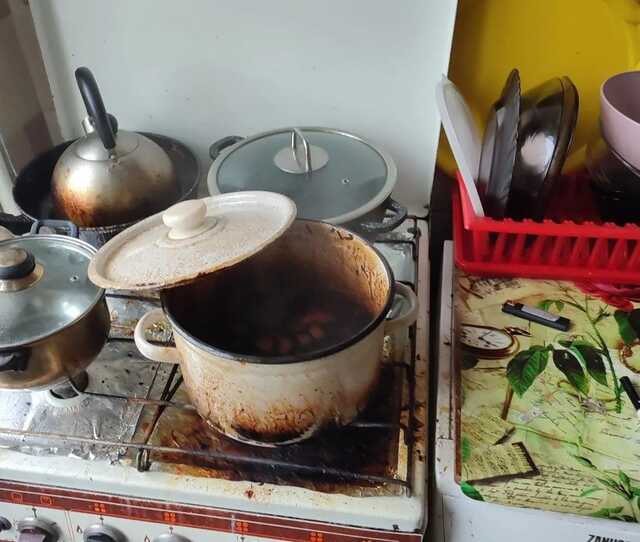 У Києві через підгорілу каструлю ледь не загинув 10-місячний малюк