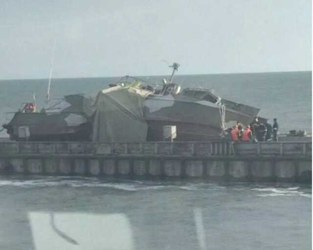 "Працював" Bayraktar TB2: у мережі показали пошкоджений російський катер П-275 типу "Раптор"