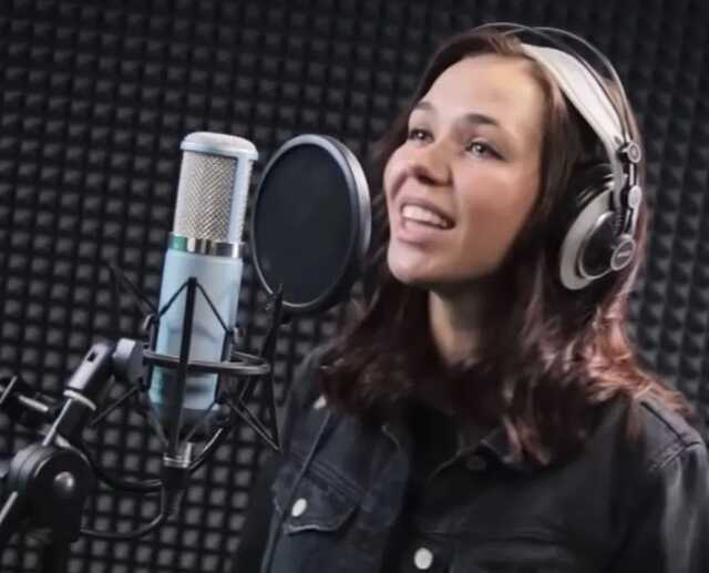 Росіянка переспівала російською пісню Софії Ротару та розлютила мережу