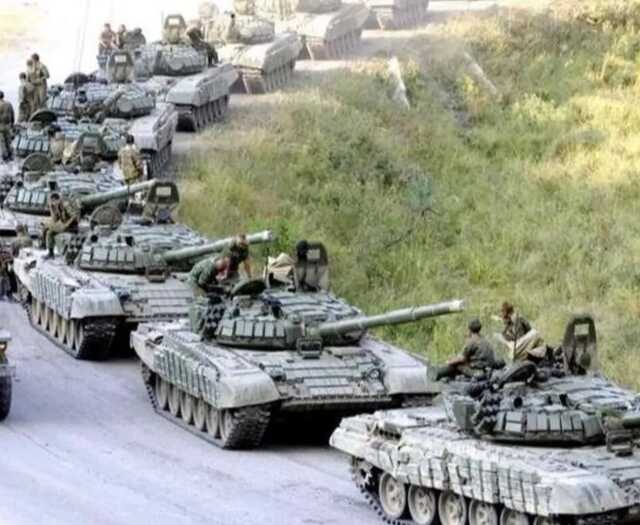 Окупанти перекидають техніку у Херсон через Мелітополь: за день пройшли три колони