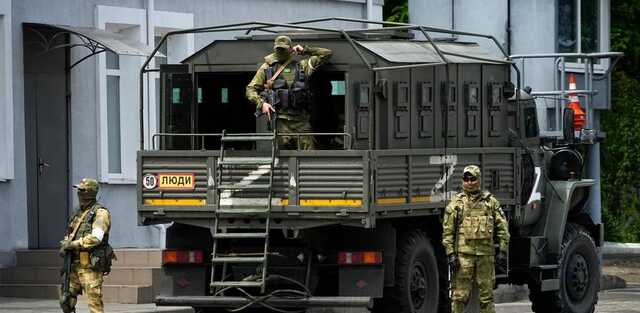 В Мелітополі окупанти на вантажівці переїхали автомобіль з цивільними й дитиною, - мер