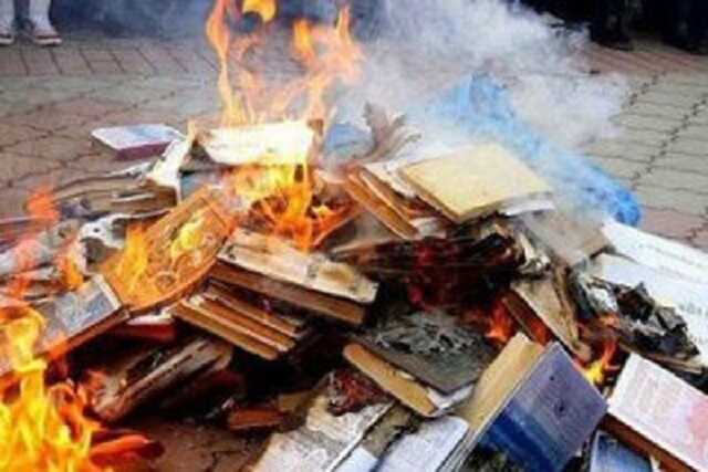 На Харківщині окупанти наказали знищити українські книжки, включно з дитячими казками