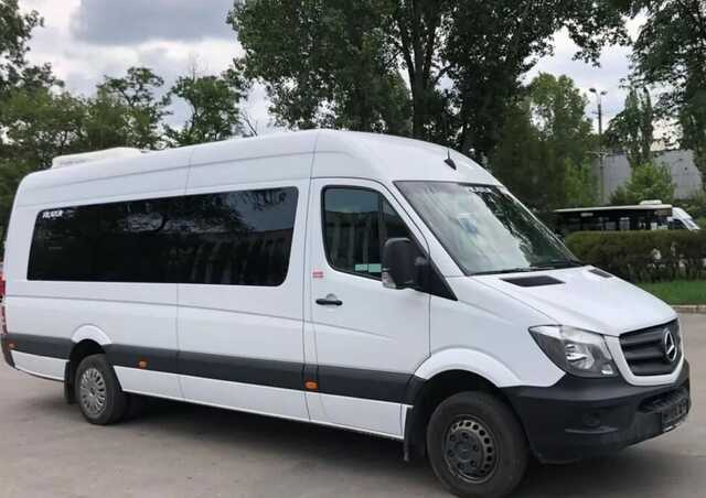 На Тернопільщині чоловік викрав рейсовий мікроавтобус, щоб добратися додому