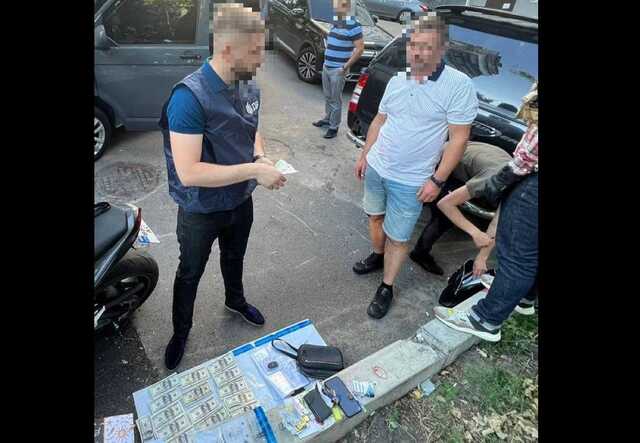 В Киеве замглавы департамента транспорта вымогал 220 тысяч долларов