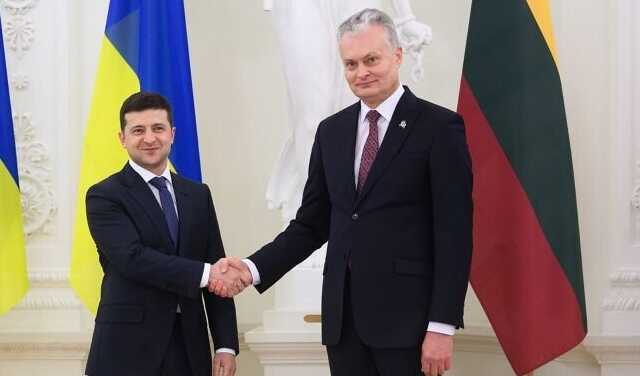 Президент Литвы вручил Зеленскому высшую государственную награду — орден Витовта Великого