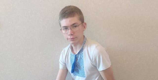 Заряджає 15 телефонів: школяр зі Львова створив надпотужний павербанк для ЗСУ