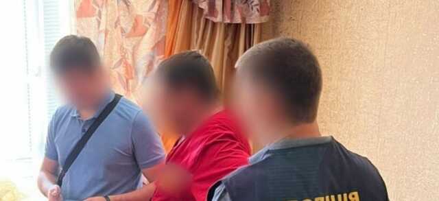 На Харківщині екс-депутат подарував окупантам дві машини