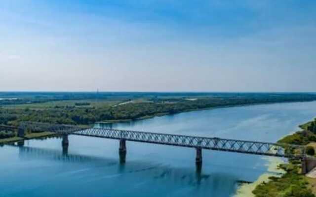 "Демілітаризація" триває: рух залізничним мостом в Херсоні зупинився після ударів ЗСУ