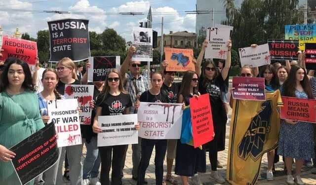 Родичі захисників Маріуполя вийшли на акцію протесту у Києві