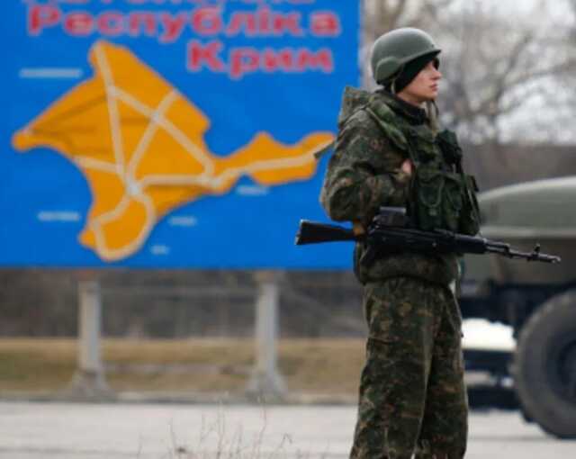 РФ перекидає велику кількість військ на територію окупованого Криму, – Скібіцький