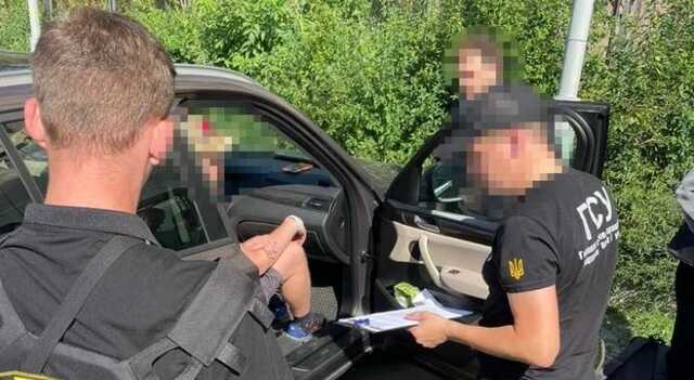 В Киеве мужчину поймали на незаконной торговле военной аммуницией